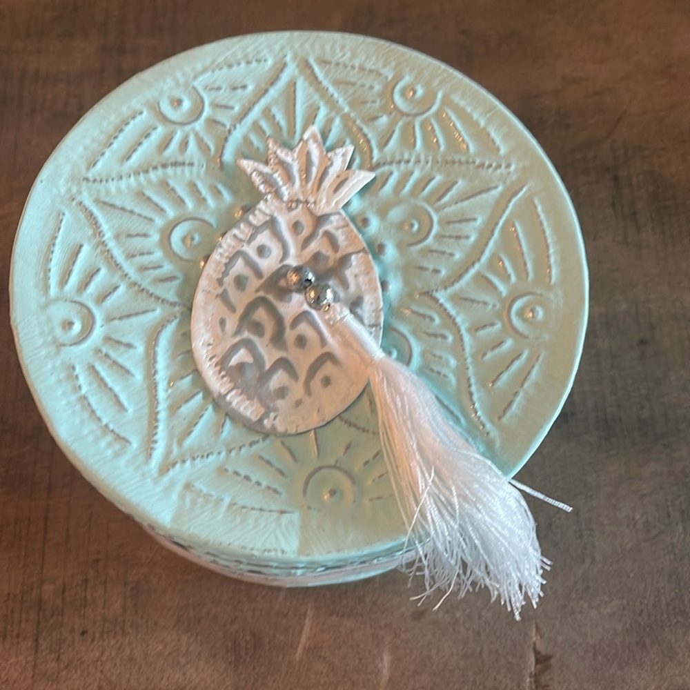 NEW Metal tin